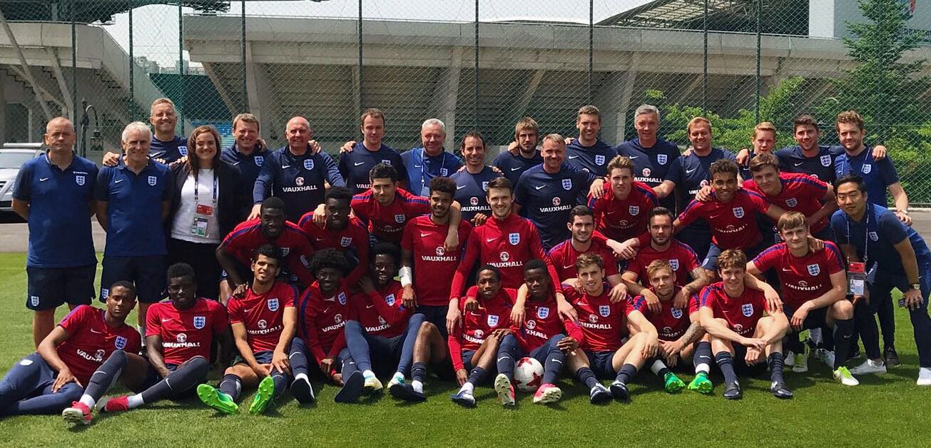 Al Stewart with the England U20 squad and staff